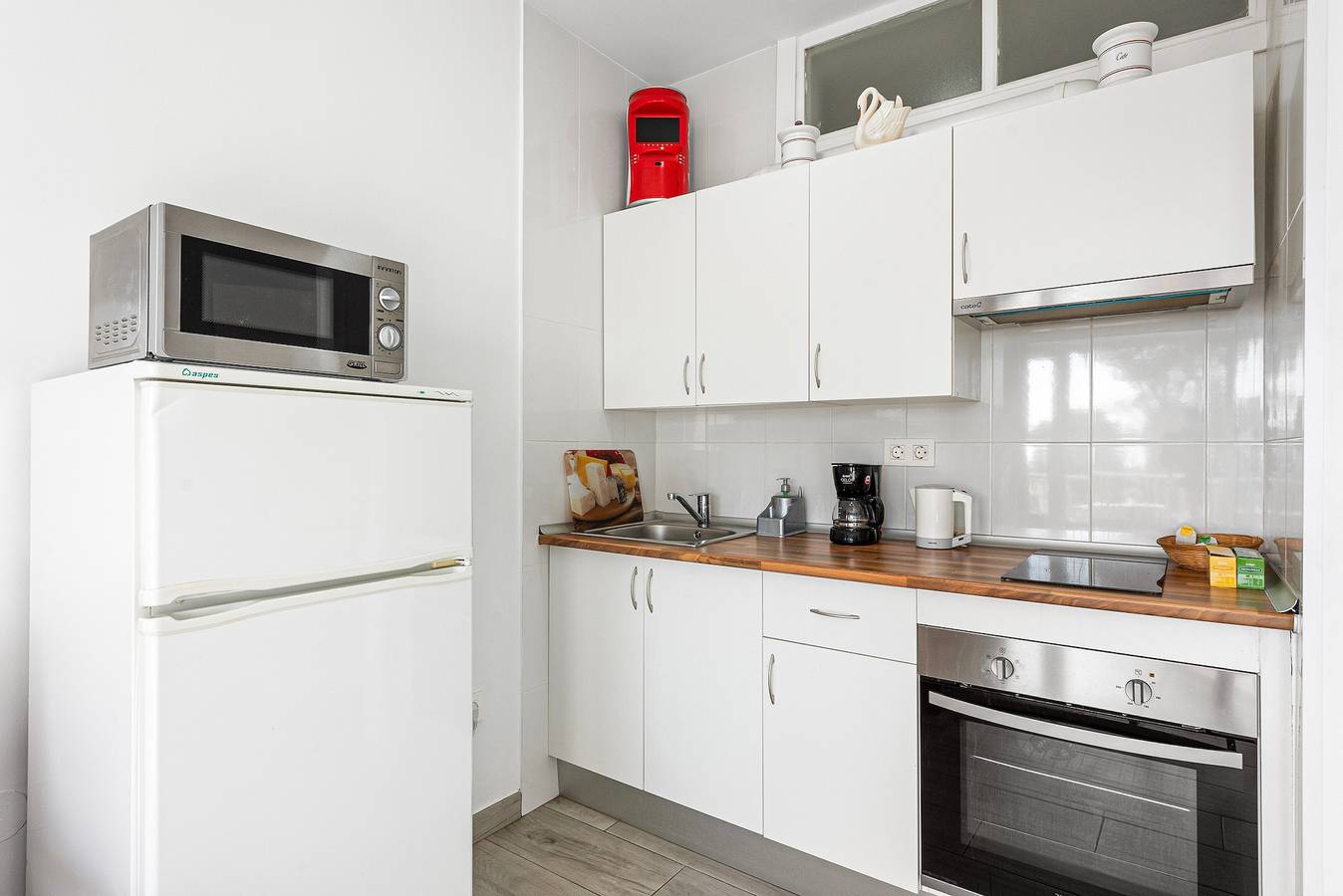 Entire apartment, Apartment 'Carihuela Palace Beach' with Private Pool, Wi-Fi and Air Conditioning in La Carihuela, Torremolinos