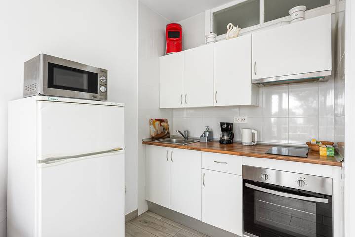 Apartamento entero, Apartamento 'Carihuela Palace Beach' con piscina privada, Wi-Fi y aire acondicionado in La Carihuela, Torremolinos