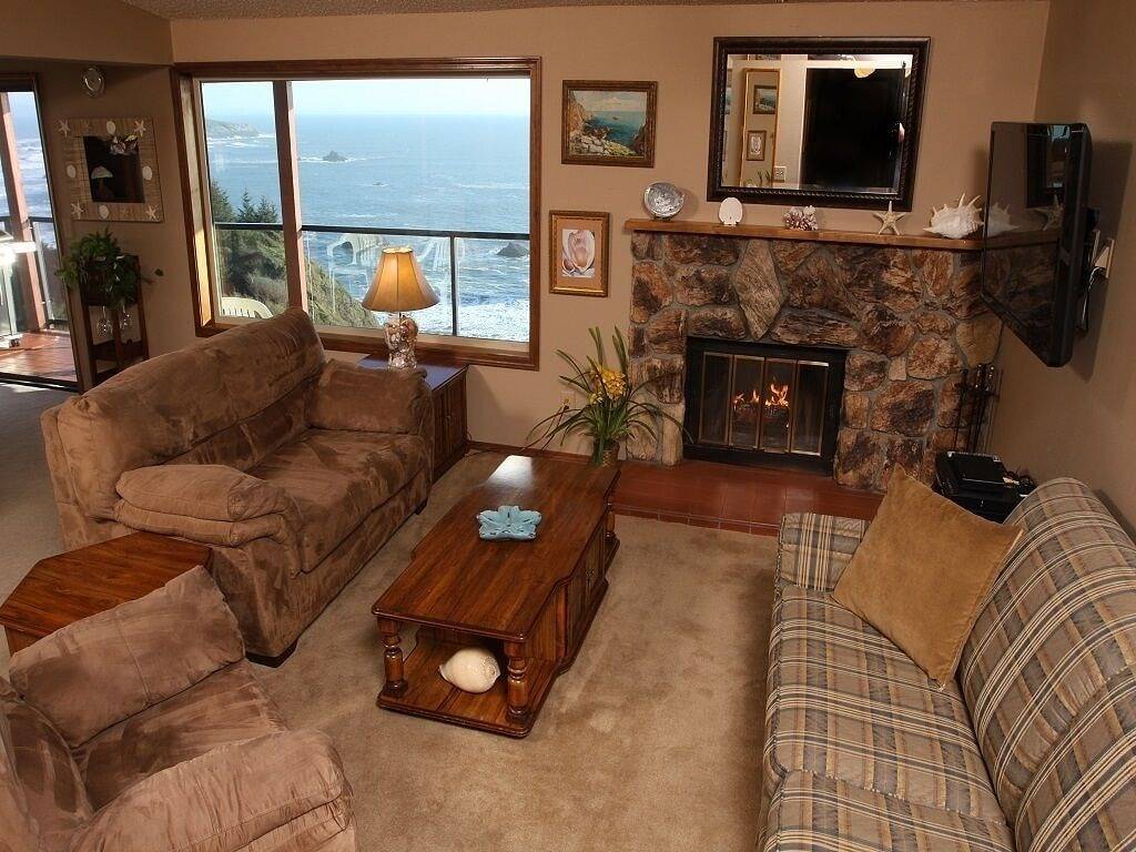 Ganze Wohnung, Luxuriöse Eigentumswohnung am Meer mit spektakulärem Blick, Zugang zum Privatstrand, Tag zur freien Verfügung! in Brookings, Curry County