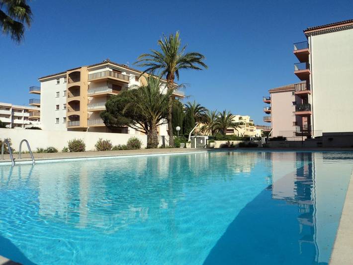 Gîte pour 2 personnes, avec Balcon et Piscine dans Plage De La Croisette Sainte Maxime - 3