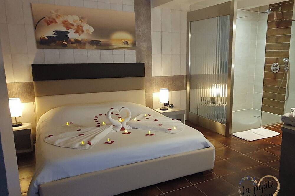 Villa 'La Pépite D'amour' with Private Pool, Wi-Fi and Air Conditioning in Sainte-Anastasie-sur-Issole, Brignoles region