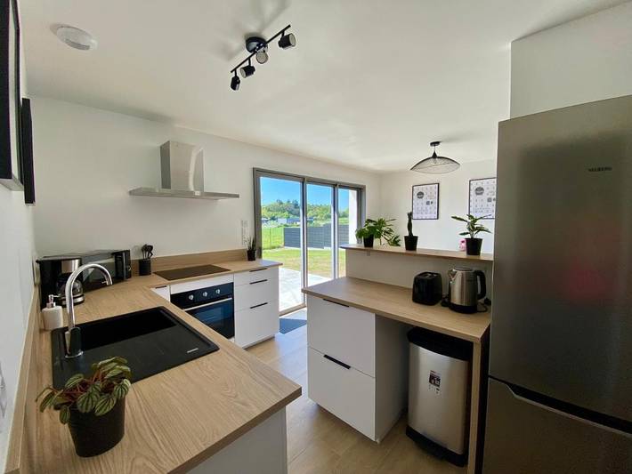 Location de vacances pour 6 personnes, avec terrasse ainsi que vue et jardin à Chambretaud - 2