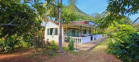 Gîte pour 9 personnes, avec jardin ainsi que sauna et vue dans Ua Pou