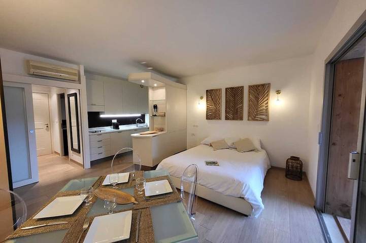 Entire apartment, Porto Vecchio - Studio, 4 pers, swimming pool, direct Santa Giulia beach access in Santa Giulia, Porto-Vecchio