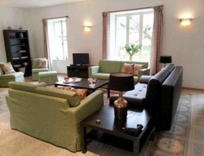 Location de vacances pour 10 personnes, avec Jardin et Piscine à Montaigu-le-Blin