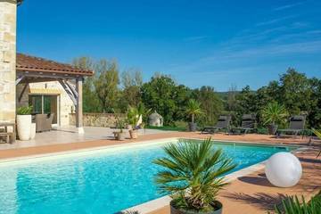 Gîte pour 2 personnes, avec piscine à Monsempron-Libos
