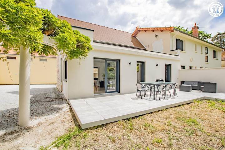 Gîte pour 8 personnes, avec jacuzzi et jardin ainsi que terrasse et sauna