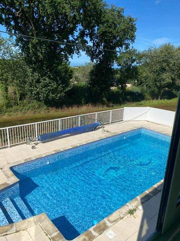 Gîte pour 4 personnes, avec piscine et jardin ainsi que vue et terrasse à Champeaux