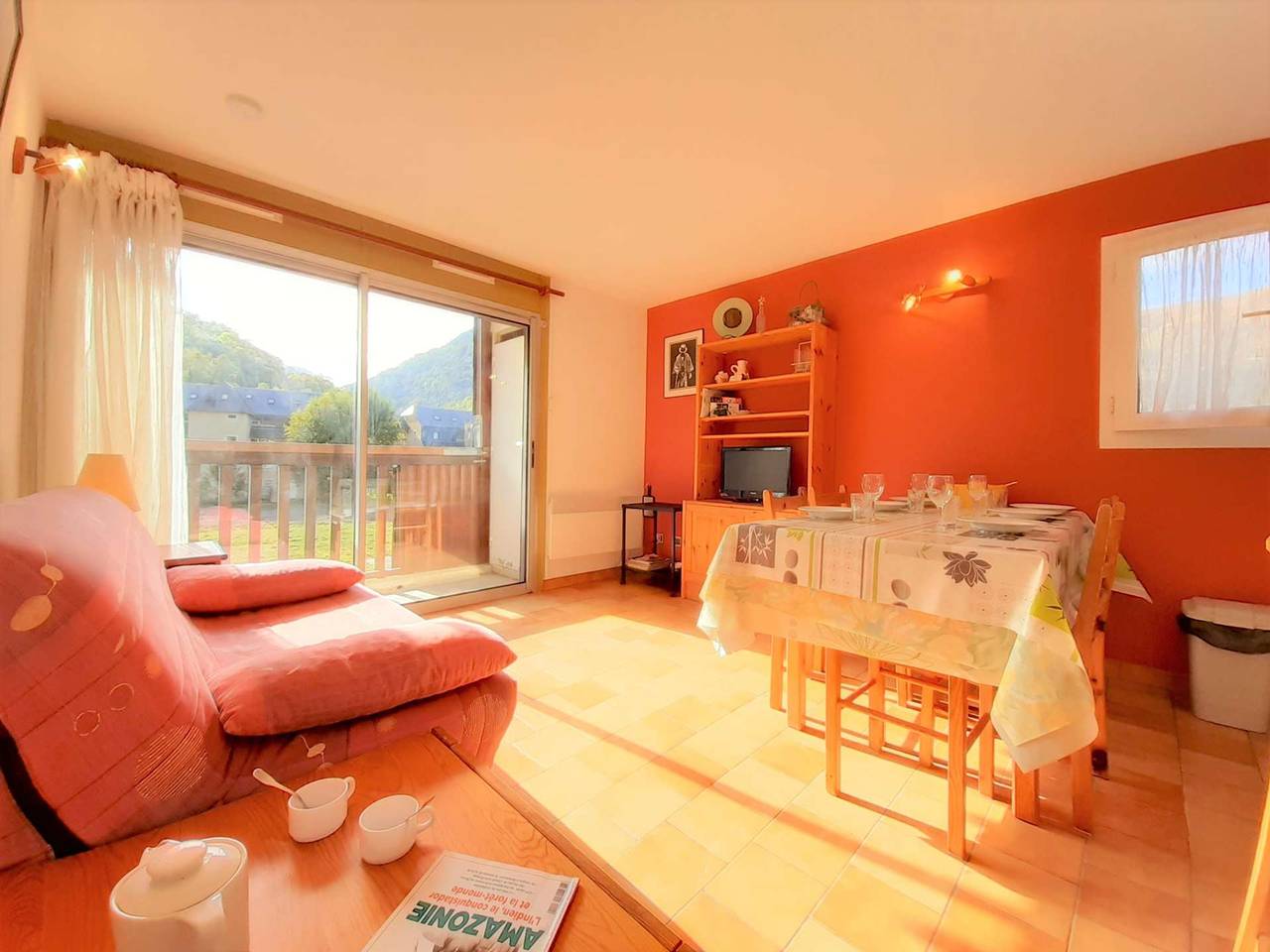 Entire apartment, Cozy 2Br Apt for 6 with Balcony, Parking & Ski Locker in Saint-Lary-Soulan in Saint-Lary-Soulan, Pyrenees National Park