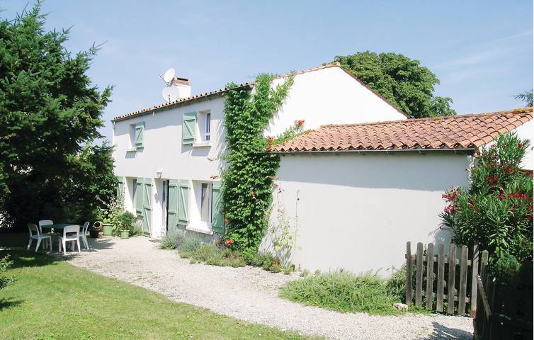 Gîte pour 6 personnes, avec jardin et piscine à La Jonchère