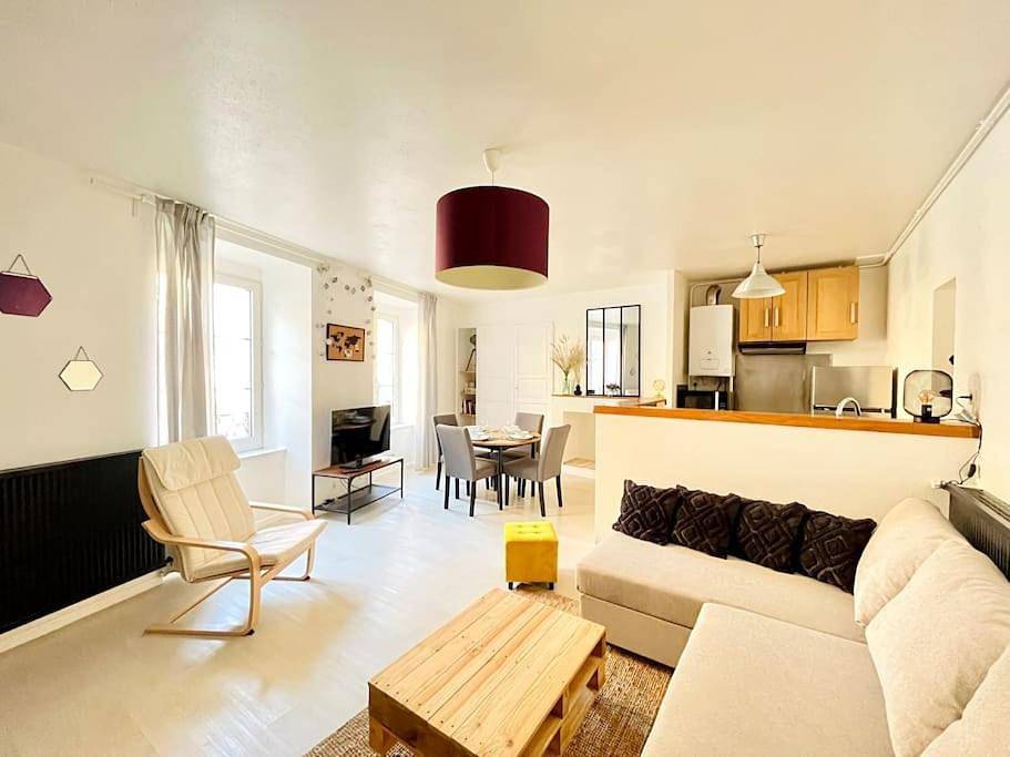Appartement entier, One-Bedroom Apartment in Aurillac, Région d'Aurillac
