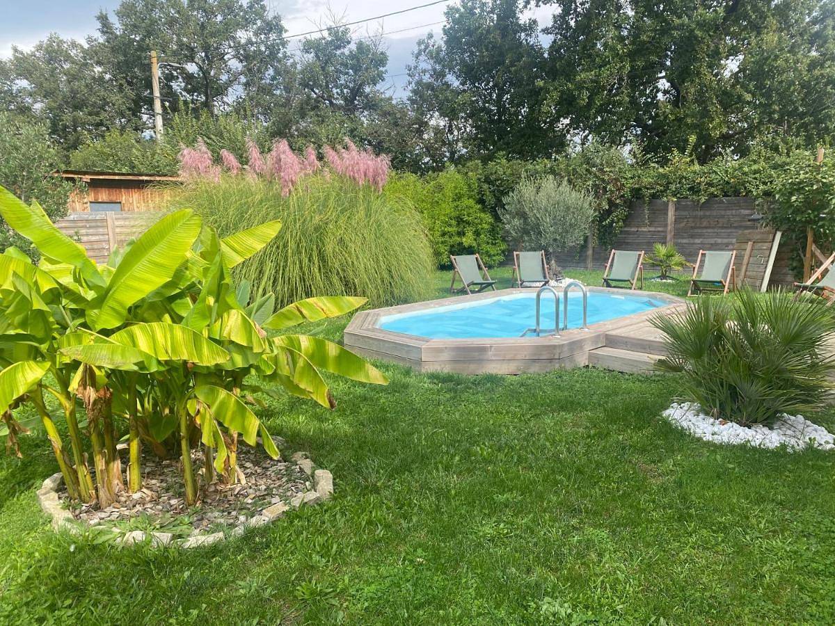 Appartement de vacances entier, Double Room with Garden View in Saint-Romain-le-Puy, Montbrison