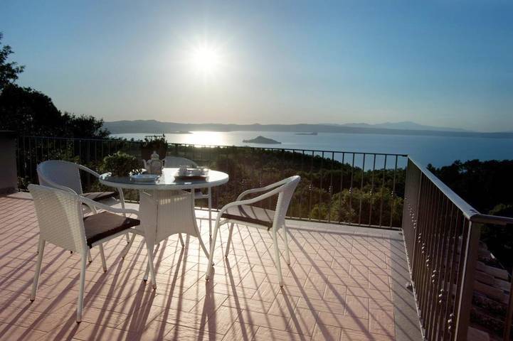 Agriturismo per 2 persone, con Terrazza e Giardino nonché Piscina e Vista lago a Montefiascone