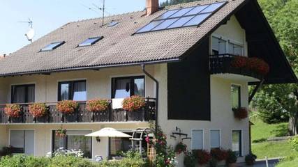 Ferienwohnung für 2 Personen, mit Balkon und Sauna sowie Garten, kinderfreundlich in Jungholz