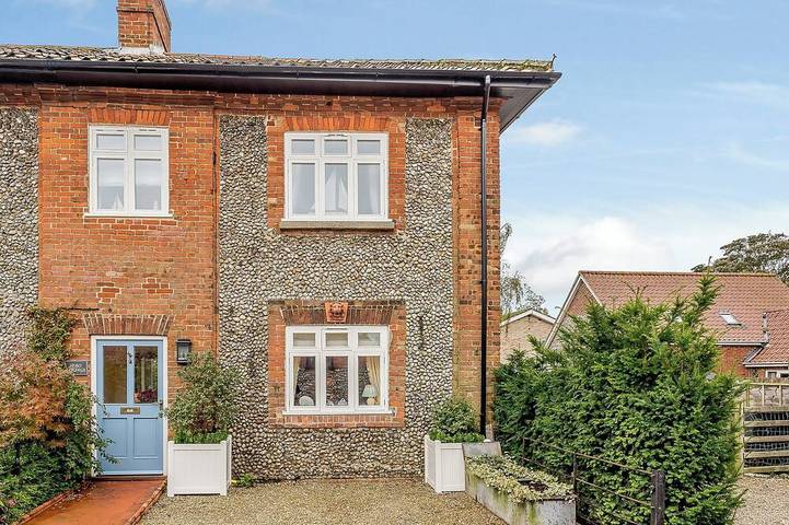 Cottage for 5 people, with garden, with pets in Holt