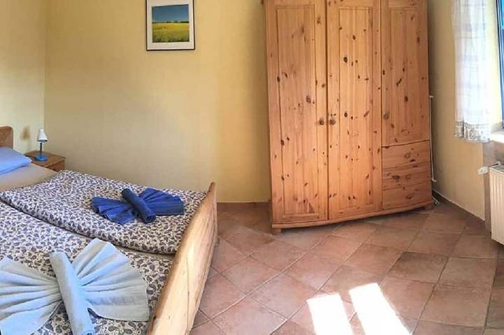 Ganze Wohnung, Wohnen unter \"Reet\" Familienfreundlich, Hunde erlaubt, Garten + große Freifläche in Lancken-Granitz, Rügen