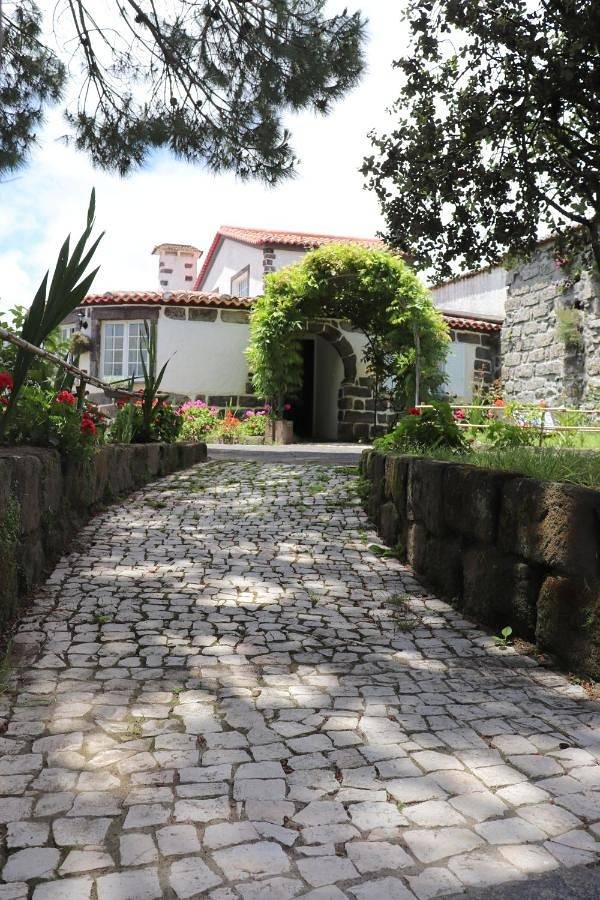 Location de vacances pour 6 personnes, avec Balcon et Terrasse ainsi que Jardin et Vue à Povoação