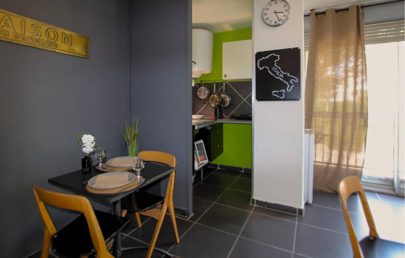 Entire holiday apartment, Cozy Nature Retreat with WiFi and TV in Saint-Martin-de-Crau, Arles region