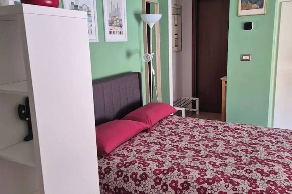 Ganze Wohnung, Cozy accommodations just 10 minutes from Fco Fiumicino Airport in Fiumicino, Rom Provinz