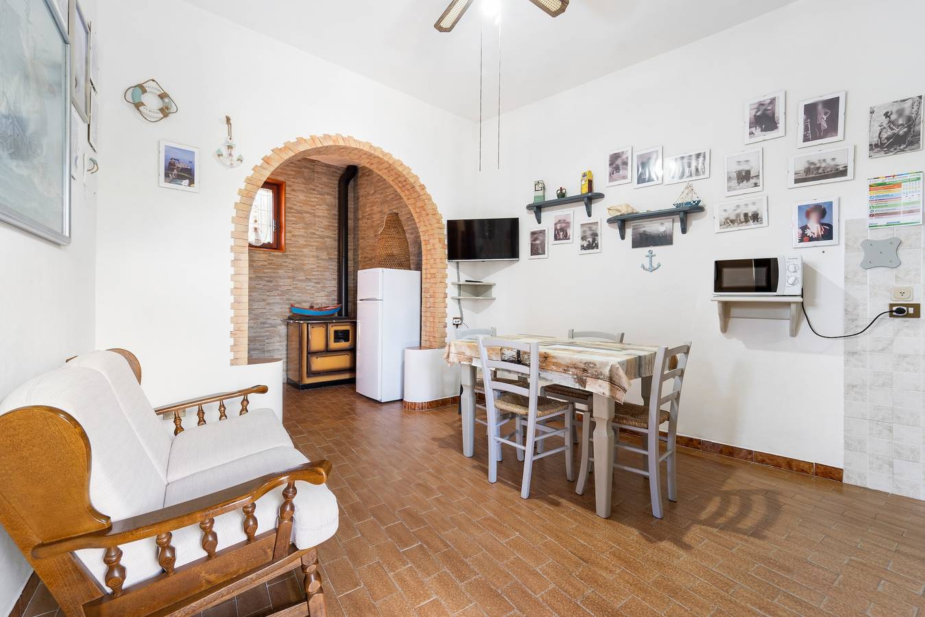 Ganze Wohnung, Ferienwohnung '1' mit Gemeinschaftsgarten und Klimaanlage in San Giovanni Suergiu, Sulcis Iglesiente