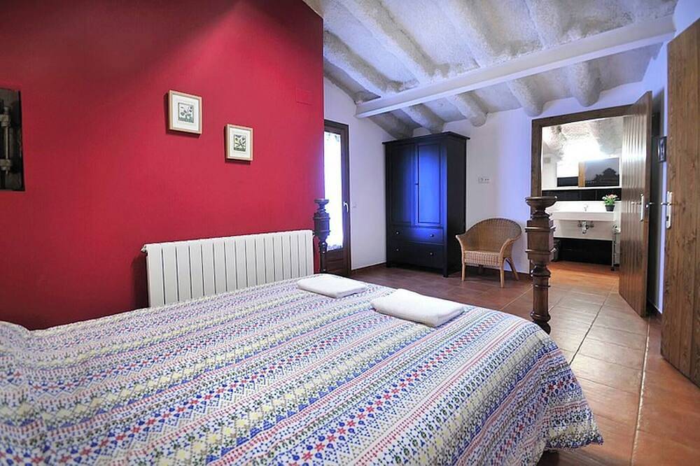 Rural House \"Cal Masover de Rocabruna\". in Rocabruna, Camprodon