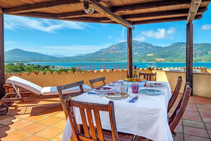 Gîte pour 6 personnes, avec piscine ainsi que terrasse et vue à Porto Rotondo - 4