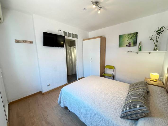 Room 'Bambu' with shared terrace, Wi-Fi and air conditioning in el Poblenou del Delta, Amposta