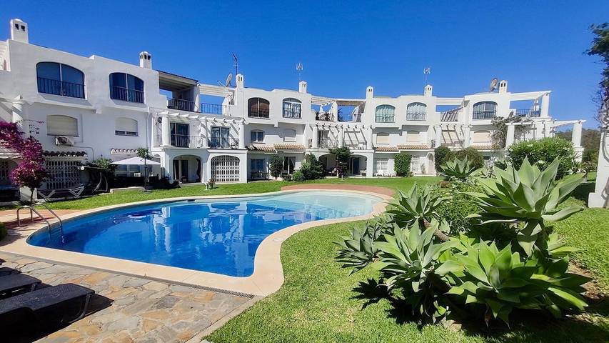 Holiday rental for 7 people, with garden and pool in La Duquesa