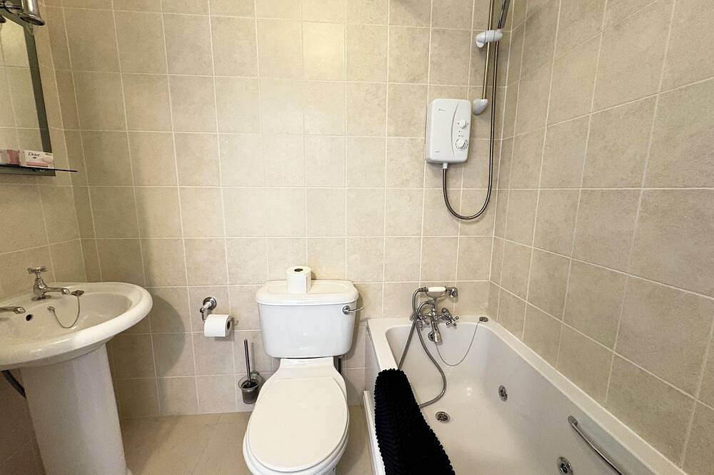 Entire apartment, Family Friendly Mullingar Self Catering Apartment on Park Hotel Grounds in Mullingar, County Westmeath