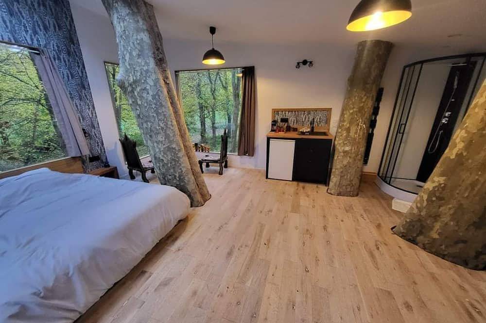 La maison dans les arbres in Escolives-Sainte-Camille, Région d'Auxerre