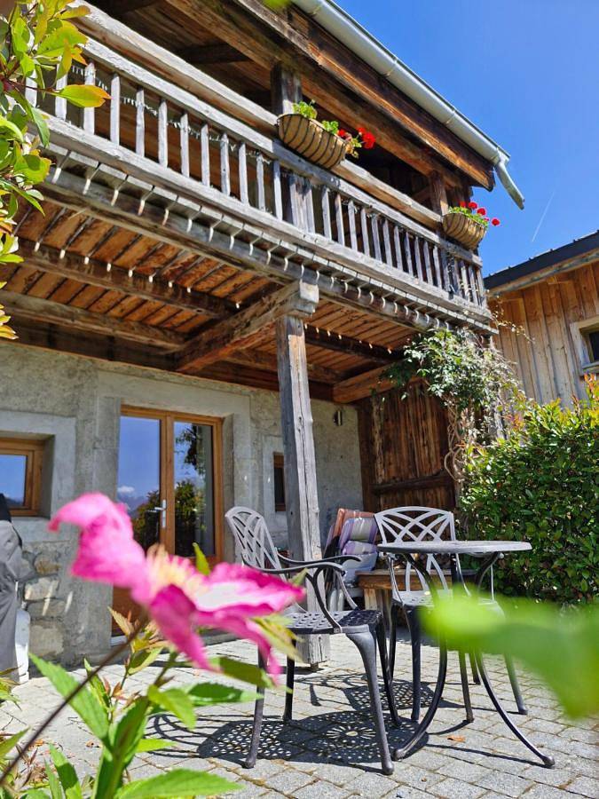Location de vacances pour 2 personnes, avec balcon et vue à La Côte-d'Arbroz