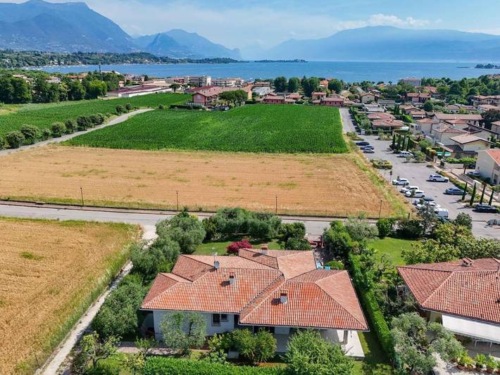 Villa per 6 persone, con terrazza e giardino in Manerba del Garda