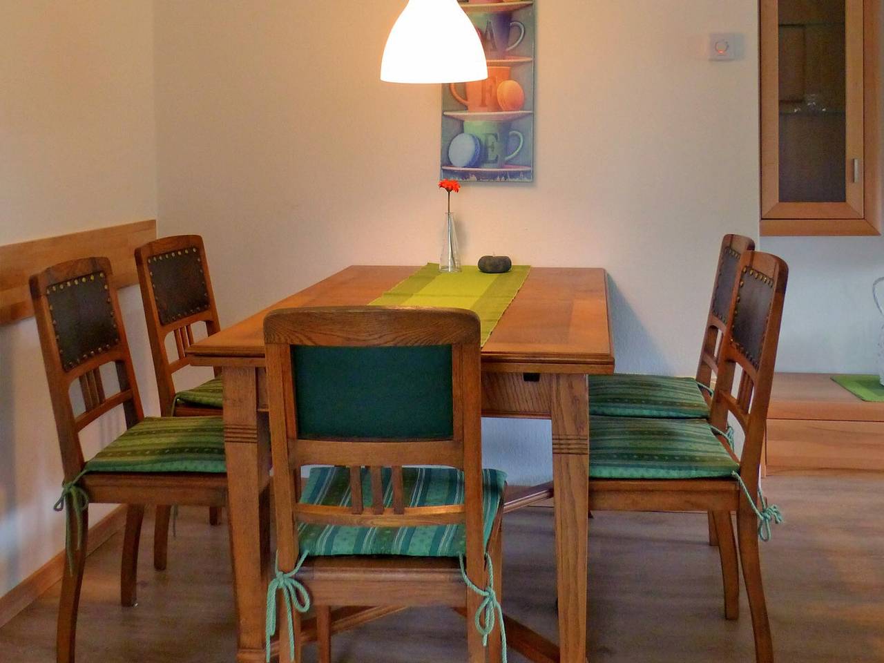 Apartamento entero, Apartamento vacacional 'Am Lerchenweg' con terraza privada, jardín y wifi in Körbecke, Möhnesee