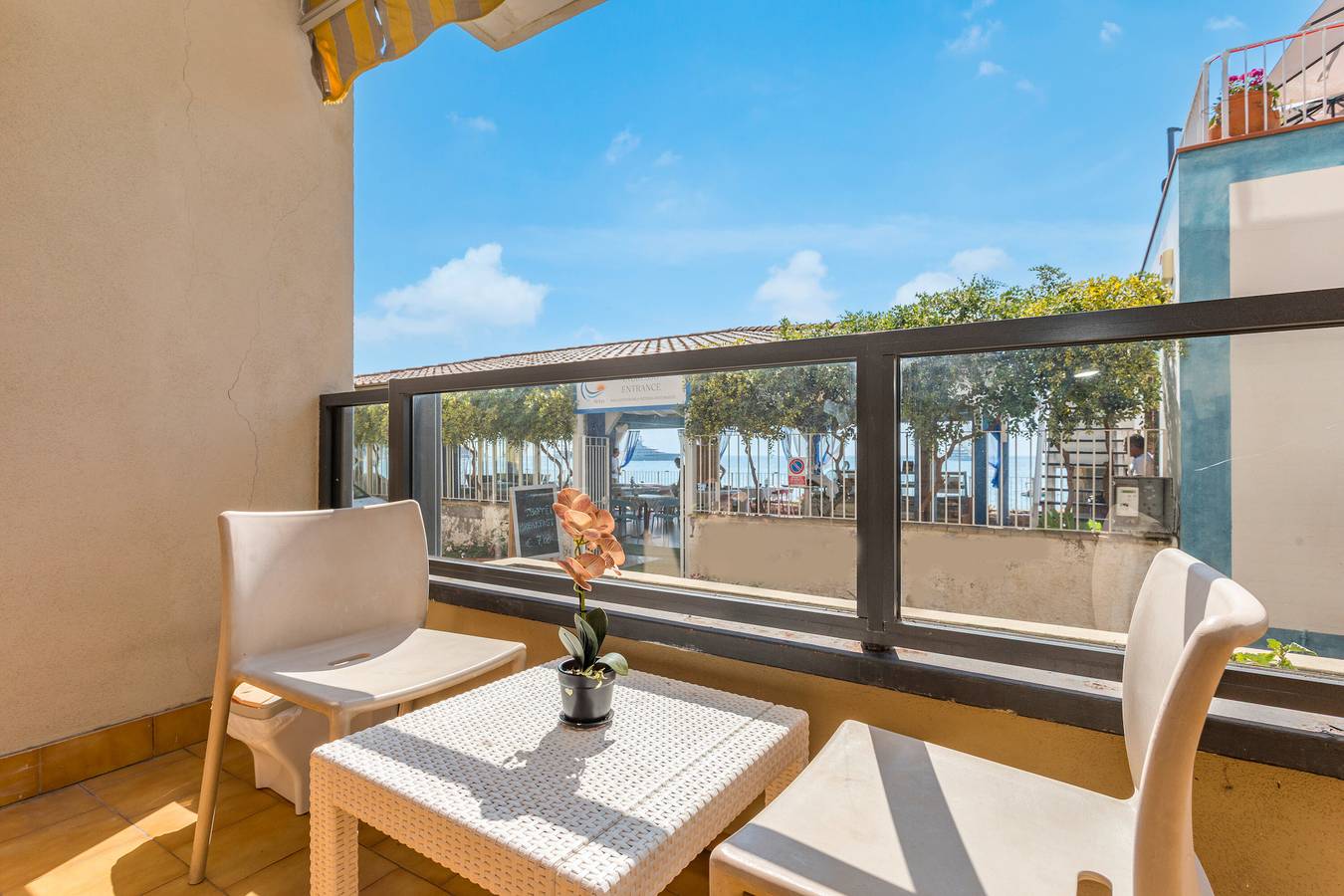 Apartamento entero, Apartamento 'Piano Terra 101' con terraza compartida, Wi-Fi y aire acondicionado in Giardini-Naxos, Provincia de Messina