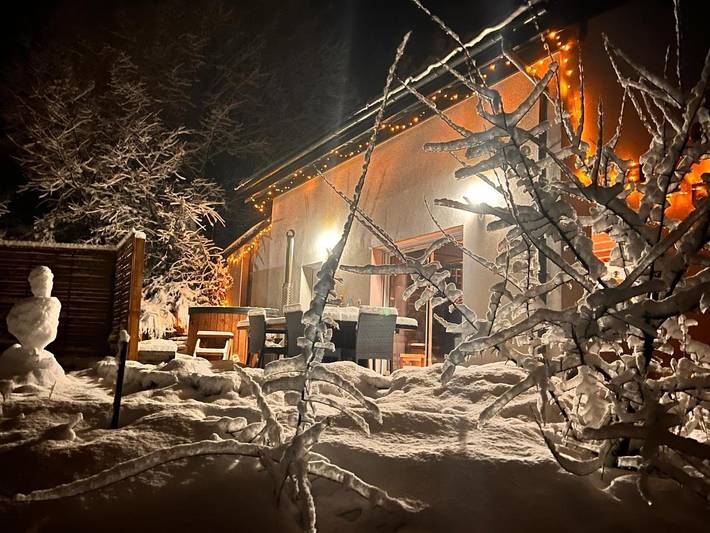 Ferienhaus für 6 Personen, mit Whirlpool und Terrasse sowie Garten und Ausblick in Sapois