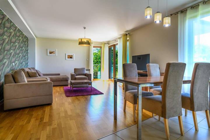 Apartament wakacyjny dla 6 osób, z Balkon i Taras oraz Ogród i Sauna w Jastrzębia Góra