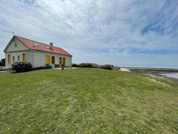 Location de vacances pour 8 personnes, avec Terrasse ainsi que Jardin et Vue dans Île Madame