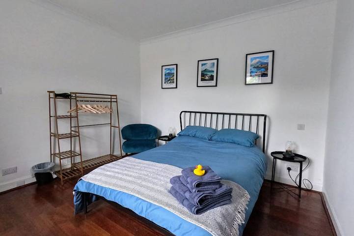 Ganze Wohnung, Troon town centre apartment. Great for golf, beach, coastal walks and much more. in Troon, Firth Of Clyde