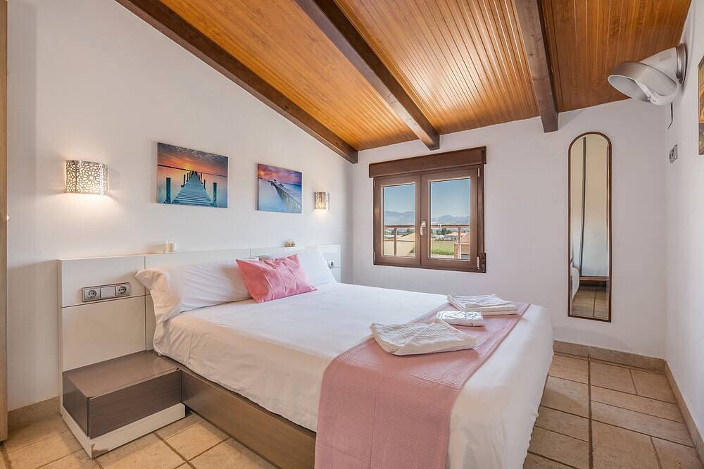 Ganze Wohnung, Ferienwohnung 'Con Vistas A Las Montañas' mit Bergblick, Wi-Fi und Klimaanlage in Vegas del Genil, Granada Provinz