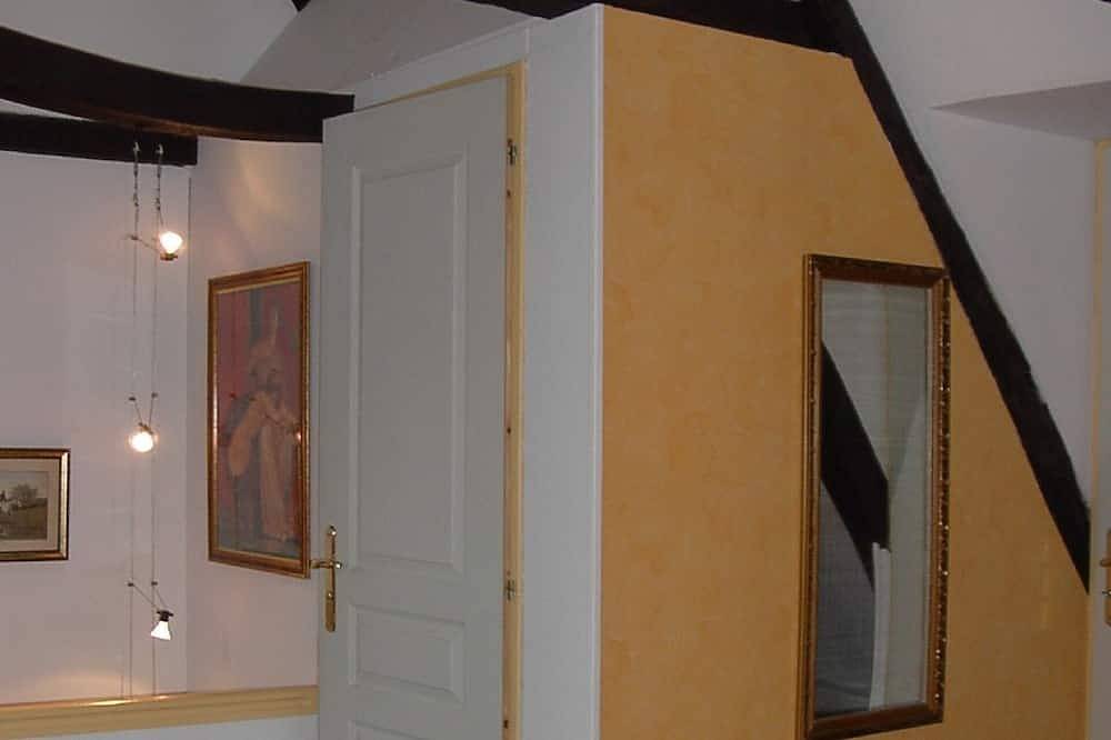 Kleines Haus mit Charme in Dorf am Rande der Dordogne in Meyronne, Quercy