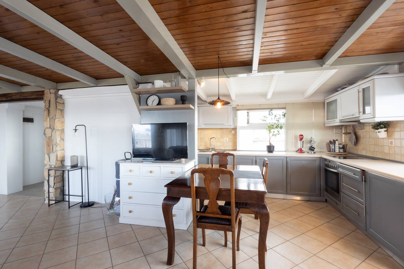 Geheel appartement, Sunny Loft with a Panoramic Sea View in Voula in Voula, Oostkust Regio Attika
