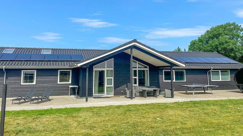 Ferienhaus für 17 Personen, mit Pool und Whirlpool sowie Terrasse und Sauna auf Rømø