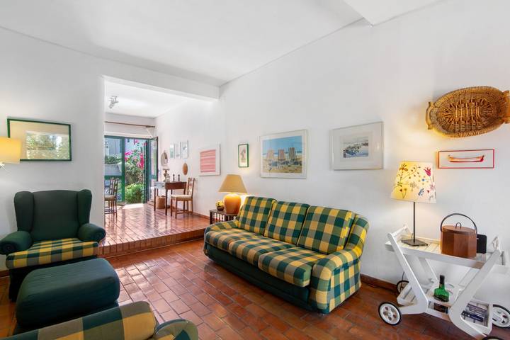 Gîte pour 10 personnes, avec jardin et balcon dans Monte Gordo