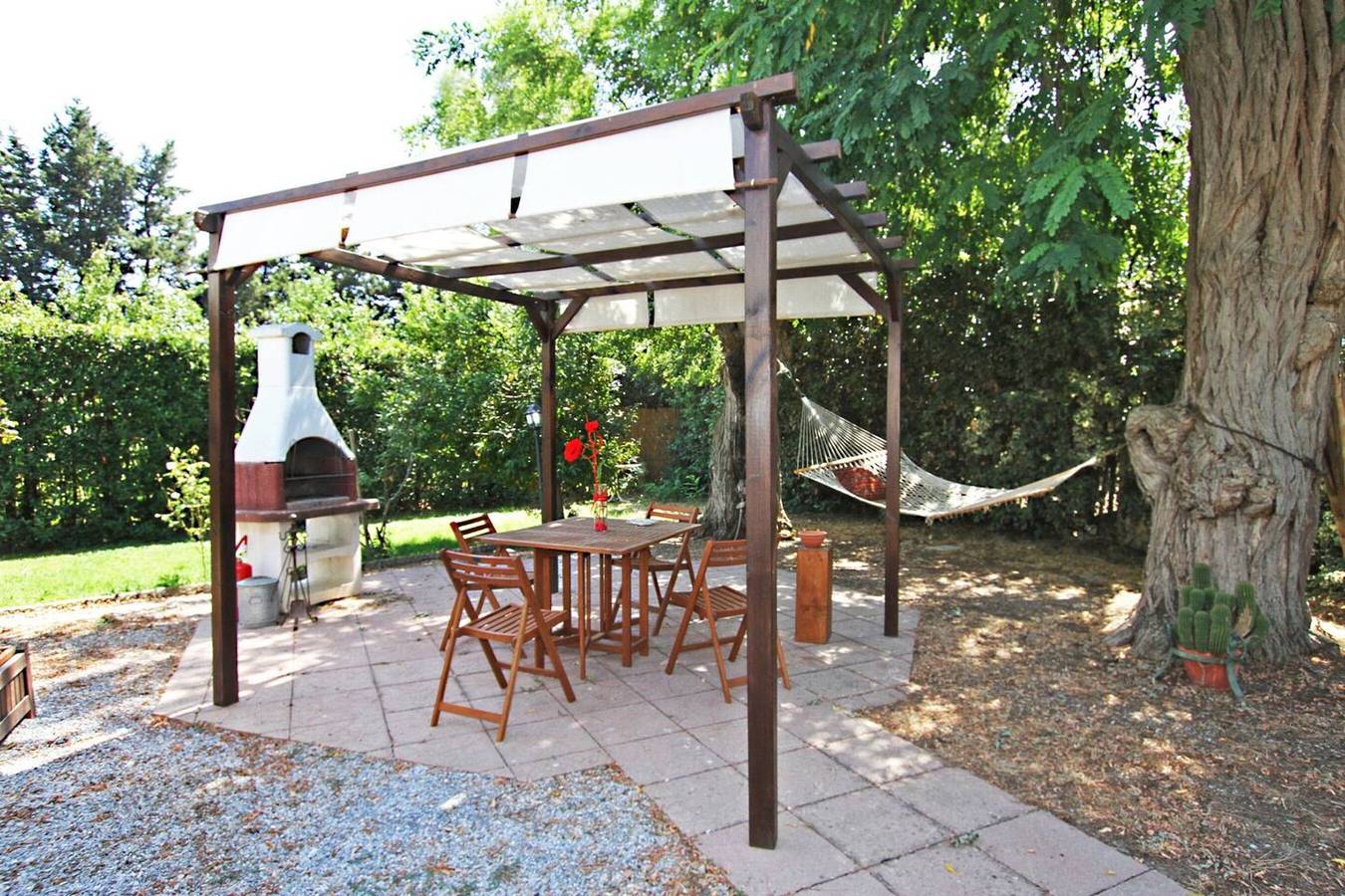 Entire studio, Studio 'Appartamento Stelle' with Shared Pool, Shared Garden and Wi-Fi in Campiglia Marittima, Etruscan Coast