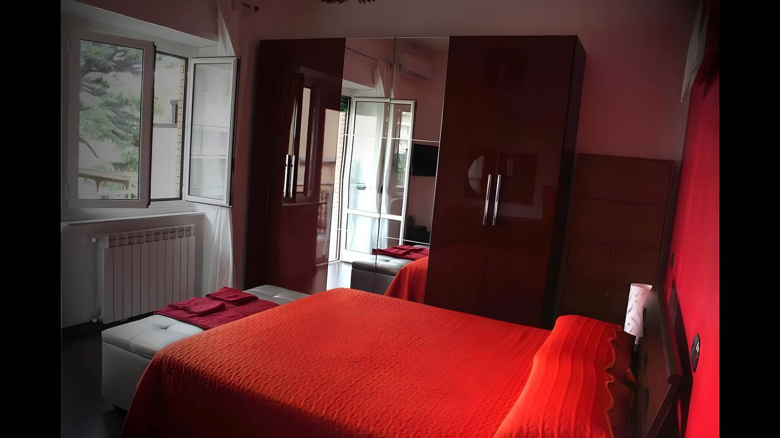 Ganze Wohnung, Apartment 'Pinetina Roma' mit Balkon, Wlan und Klimaanlage in Primavalle, Rom