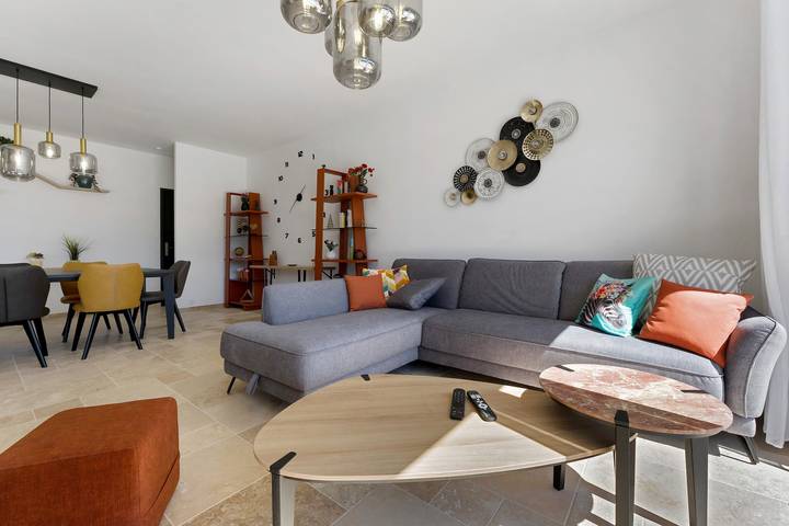 Villa nuova a Tavel per 9 persone con piscina privata, Wi-Fi e aria condizionata in Tavel, Nimes e dintorni