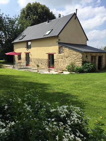 Gîte pour 4 personnes, avec terrasse et jardin à Epiniac