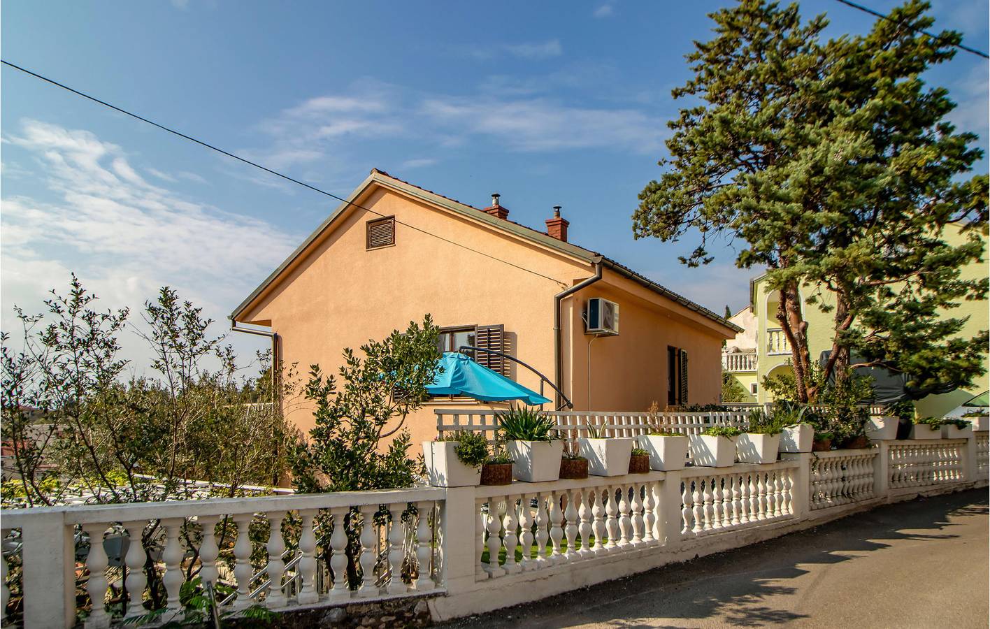 Ganze Ferienwohnung, Gemütliche Wohnung mit Terrasse, in Strandnähe und mit kostenlosen Parkplätzen in Novi Vinodolski, Primorje-Gorski Kotar
