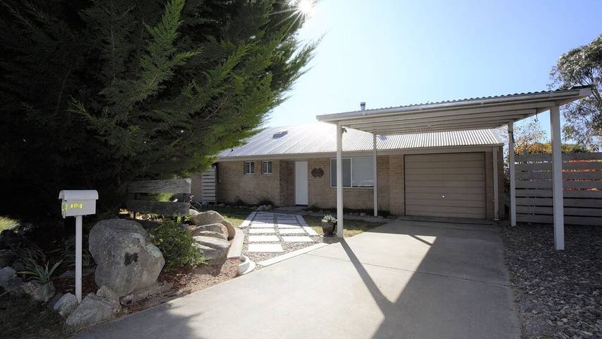 Holiday home for 10 people, with balcony and garden in Jindabyne