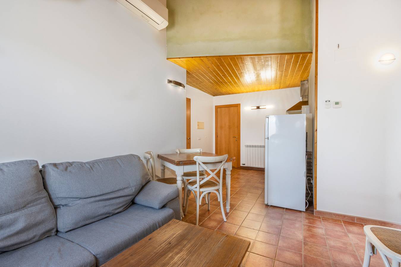 Entire apartment, Apartment 'La Viña' with Mountain Views, Wi-Fi and Air Conditioning in Graus, Spanish Pyrenees